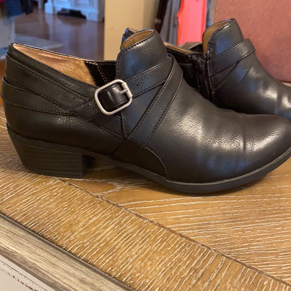 Very comfortable Life Stride size 7.5 shoes